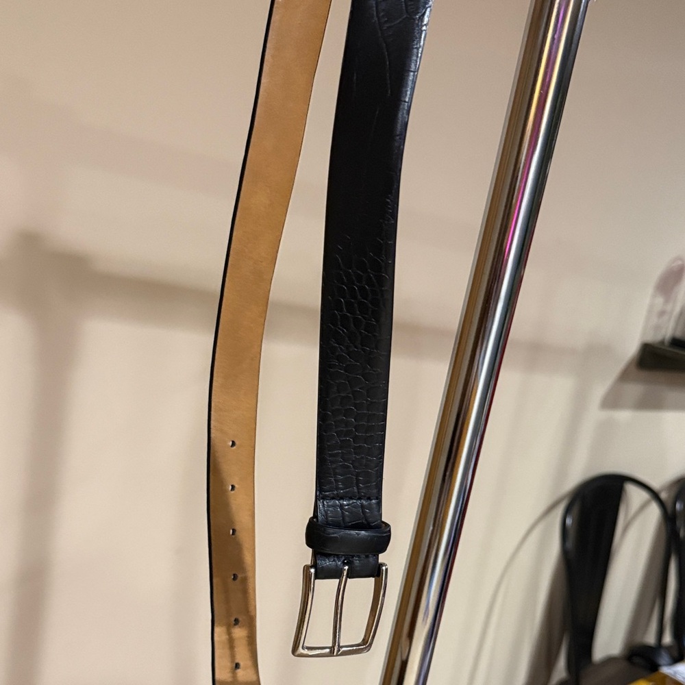 Black aligator style Leather Men's Belt